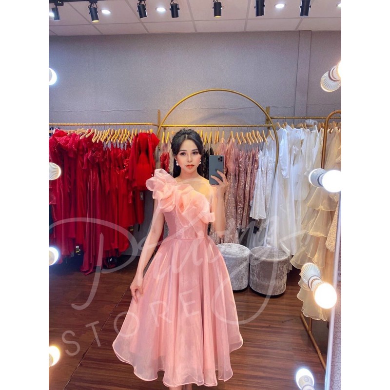 đầm xoè lệch vai dúm bèo