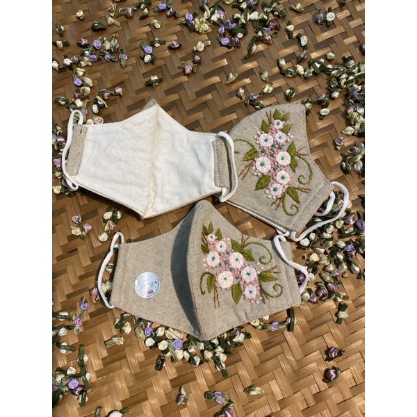 Khẩu trang thêu tay vải linen