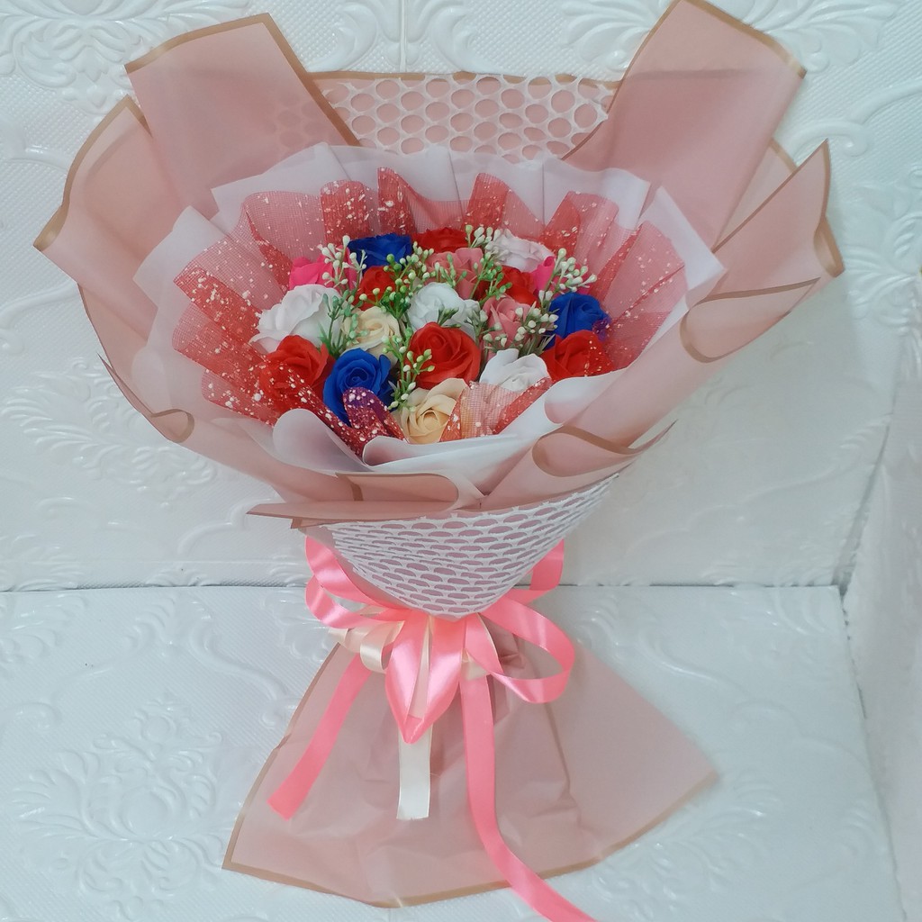 Hoa sáp bó tròn nhiều màu, hoa hồng sáp tặng người thân yêu nhân ngày quốc tế phụ nữ 8/3 thể hiện yêu thương, quan tâm.