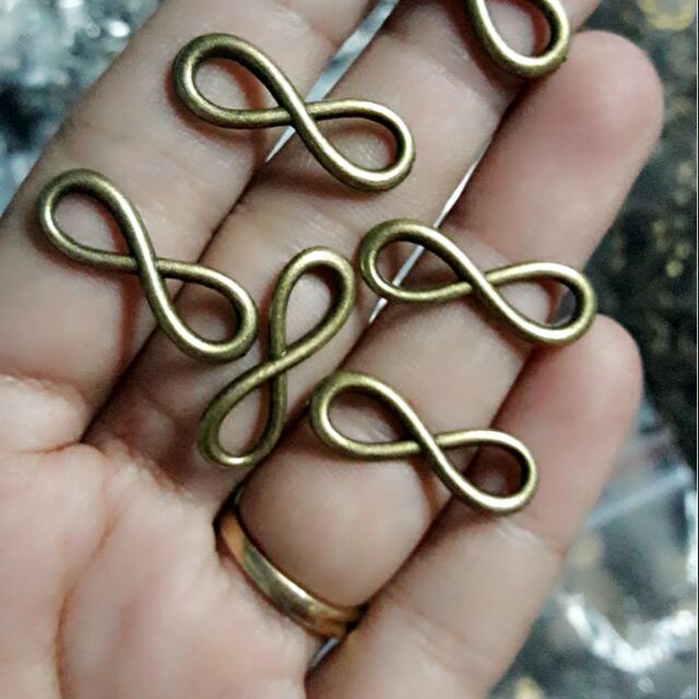 10 mặt giả cổ vô cực