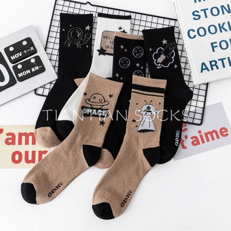 TIAN TIAN T078 Tất vớ nam nữ cổ cao in hình phi hành gia/phi hành gia/phi hành gia màu đen phong cách Nhật Bản độc đáo dễ phối đồ