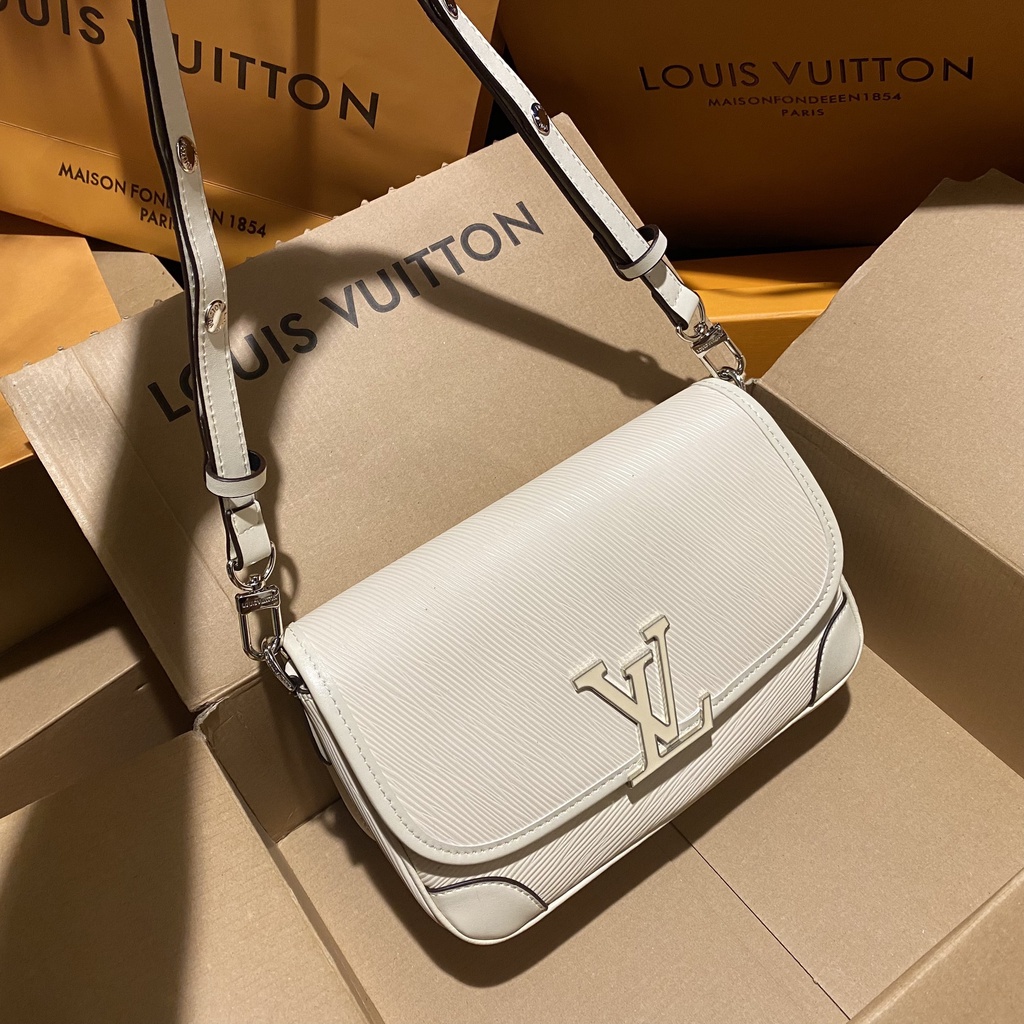 Túi Xách Thời Trang👜👜LV BUCI 2022 SPSL Màu Trắng SIZE : 25 X 15 CM