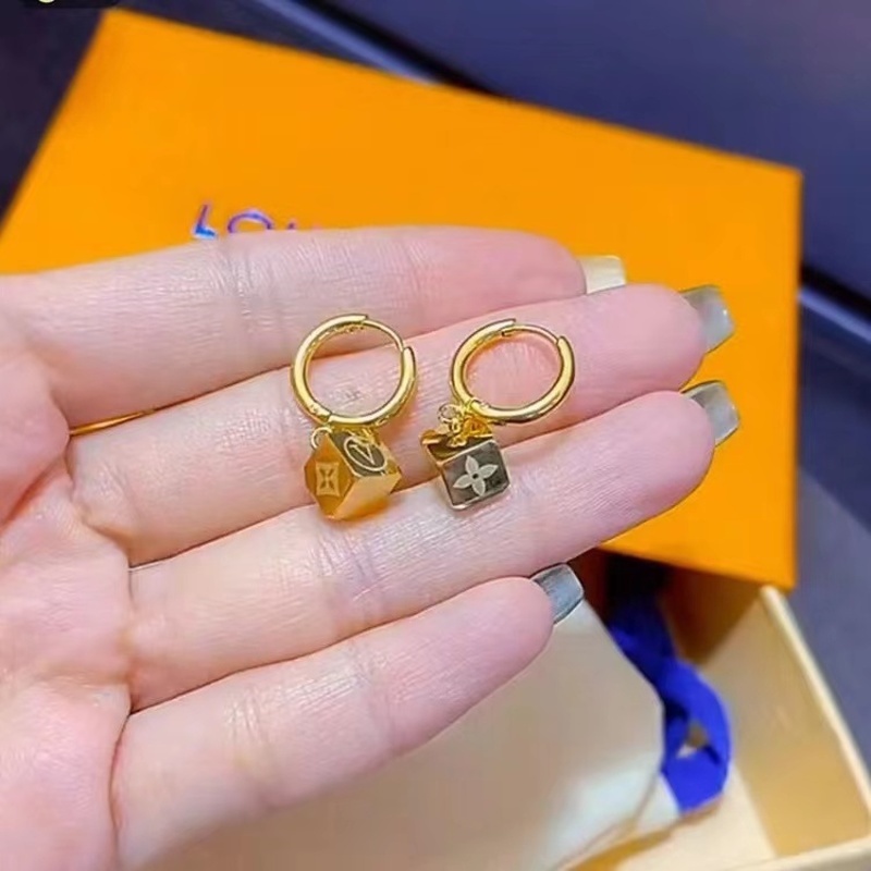 Bông Tai Bằng Thép Titan Cao Cấp Họa Tiết LOGO Hình Vuông Đơn Giản Thời Trang Cho Nữ