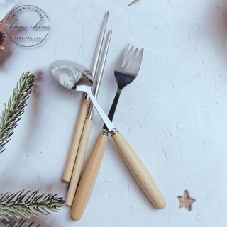 Bộ đũa thìa inox thân gỗ xinh tiện dụng