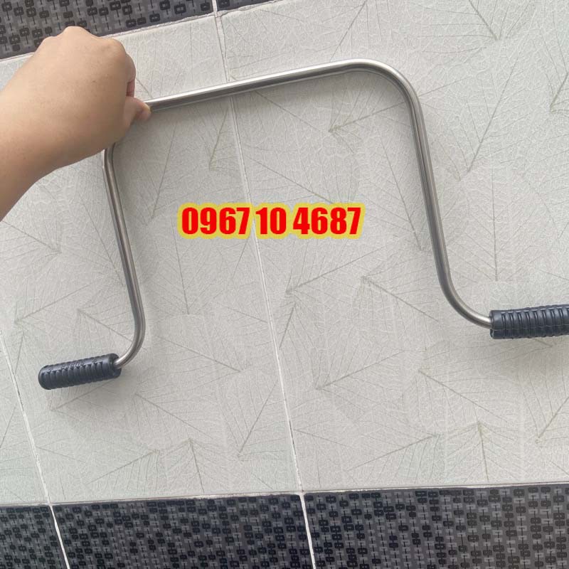Gác chân  gắn ghế nệm xe máy cho bé