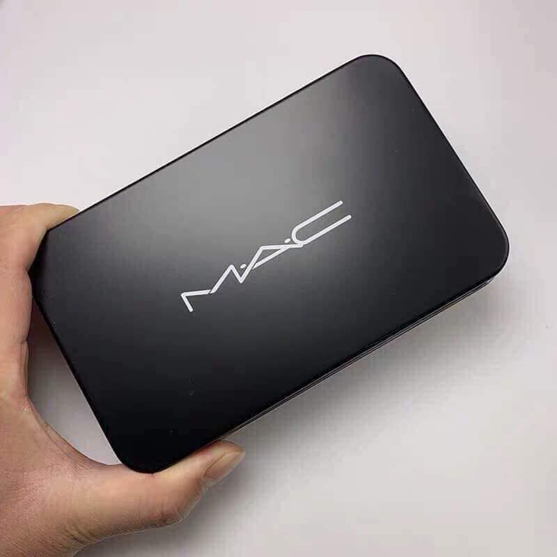 Bộ cọ trang điểm MAC... 1 set mà gồm tới hơn chục loại cọ, đầy đủ và rất chi tiết nhé chị em