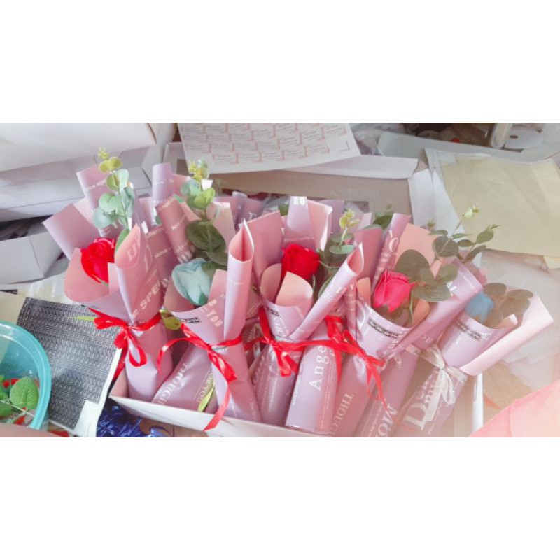 Bó hoa sáp thơm kèm lá táo