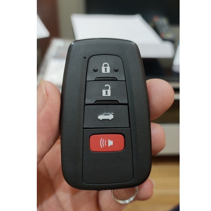 Ốp chìa khóa inox xe Toyota Camry, Cross, Altis 2021 2022 2023 - Kèm Móc Treo