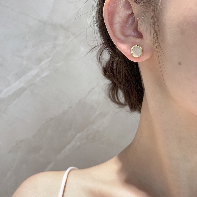 Đôi Khuyên Tai Đính Ngọc Trai Thời Trang Hàn Quốc Dành Cho Nữ