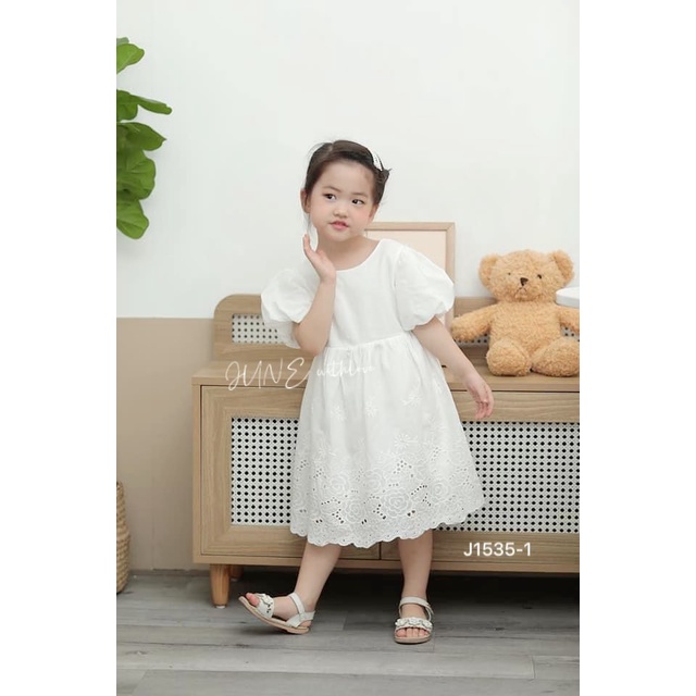 TỔNG HỢP ĐẦM TRẮNG THÊU HOA BÉ GÁI