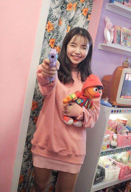 Sweater trơn hồng ruốc tay dài