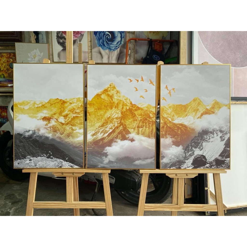 Tranh canvas núi vàng khung composit vàng
