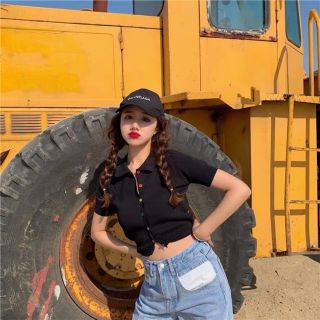 Áo croptop thun gân nút màu cá tính