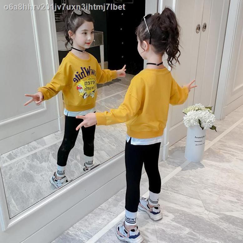 Bộ đồ thể thao bé gái xuân thu 2021 phong cách Hàn Quốc áo len rộng phối quần âu trẻ em hai mảnh hàng quảng châu cao cấp