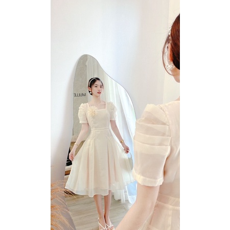 VÁY TƠ TAY XẾP KÈM HOA