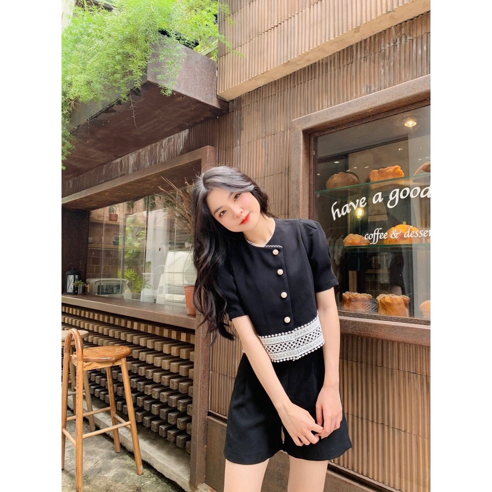 Bộ Sơ Mi Tiểu Thư Dáng Lỡ Phối Ren Trắng Cách Điệu Tay Bồng Rosara SS01