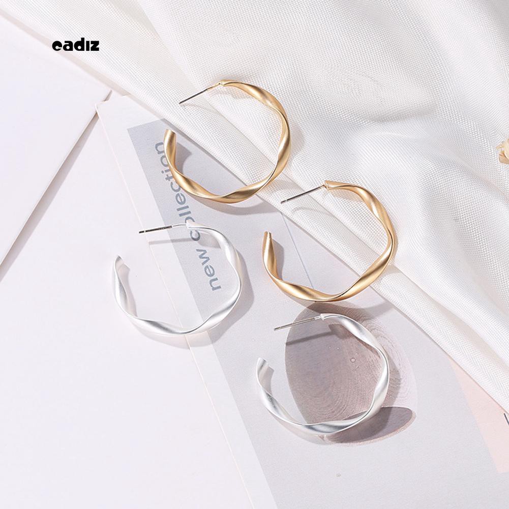 Hoa tai dạng vòng to thời trang dành cho nữ