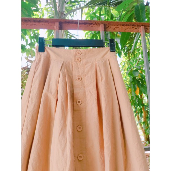 CHÂN VÁY XÔ NHẬT MÀU BE NÚT