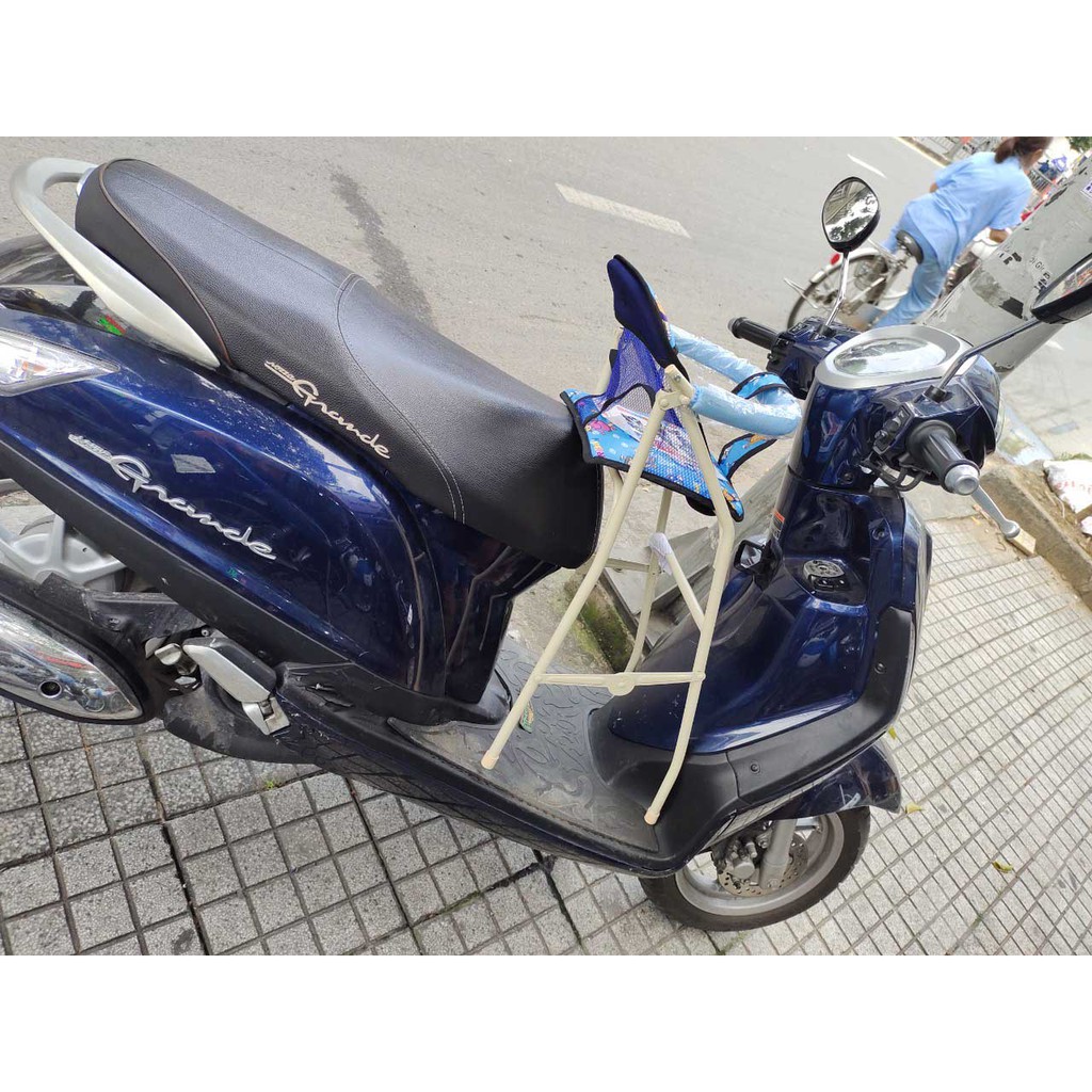 Ghế đi xe máy Grande có vòng bảo vệ