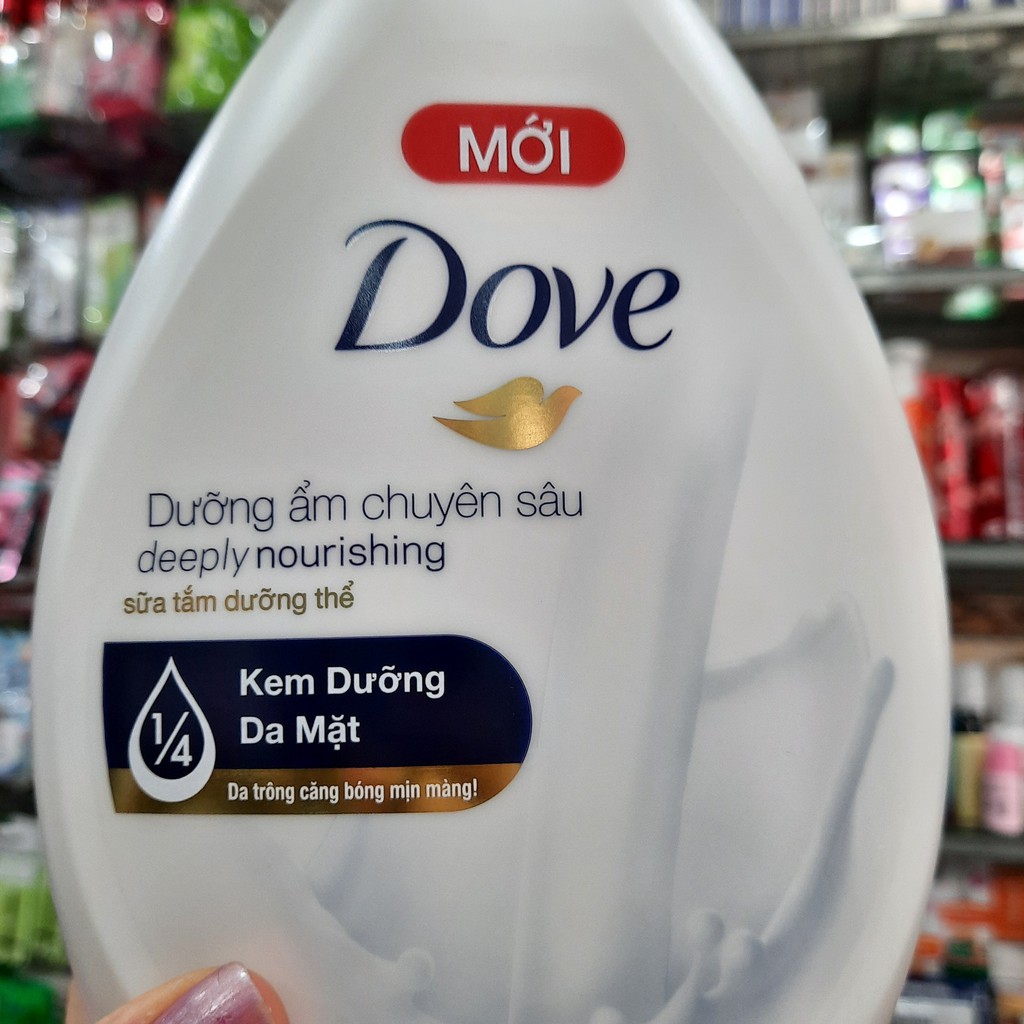 Sữa tắm Dove dưỡng ẩm chuyên sâu 900g