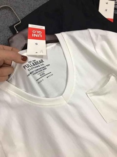 Áo pull đen trắng cổ tim
