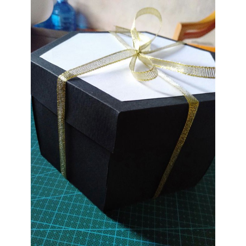 Hộp quà lục giác dán ảnh- Hộp quà tình yêu, quà tặng ý nghĩa- LoveBox by Mèo