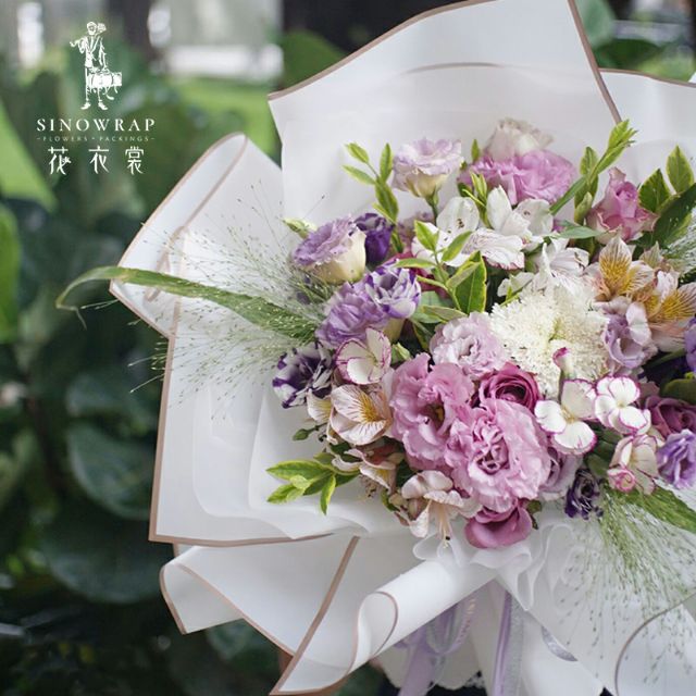 GIẤY GÓI HOA VIỀN VÀNG ĐỒNG NHŨ- XẤP 20 TỜ