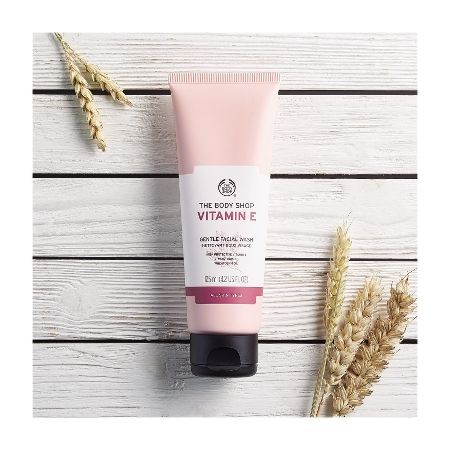 Sữa rửa mặt The Body Shop Vitamin E Gentle Facial Wash 125ml