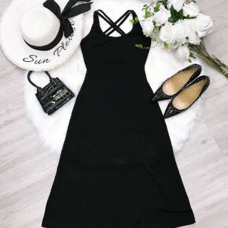 Đầm body đen đan dây lưng