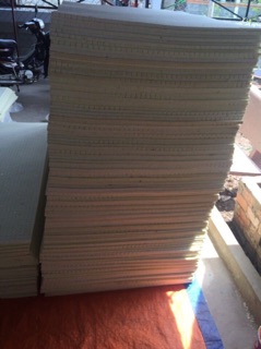 Tấm Mút xốp bàn là(ủi) chống cháy có lỗ dùng để lót bàn là(ủi) và dùng cho bàn hút công nghiệp khổ 80x150cm