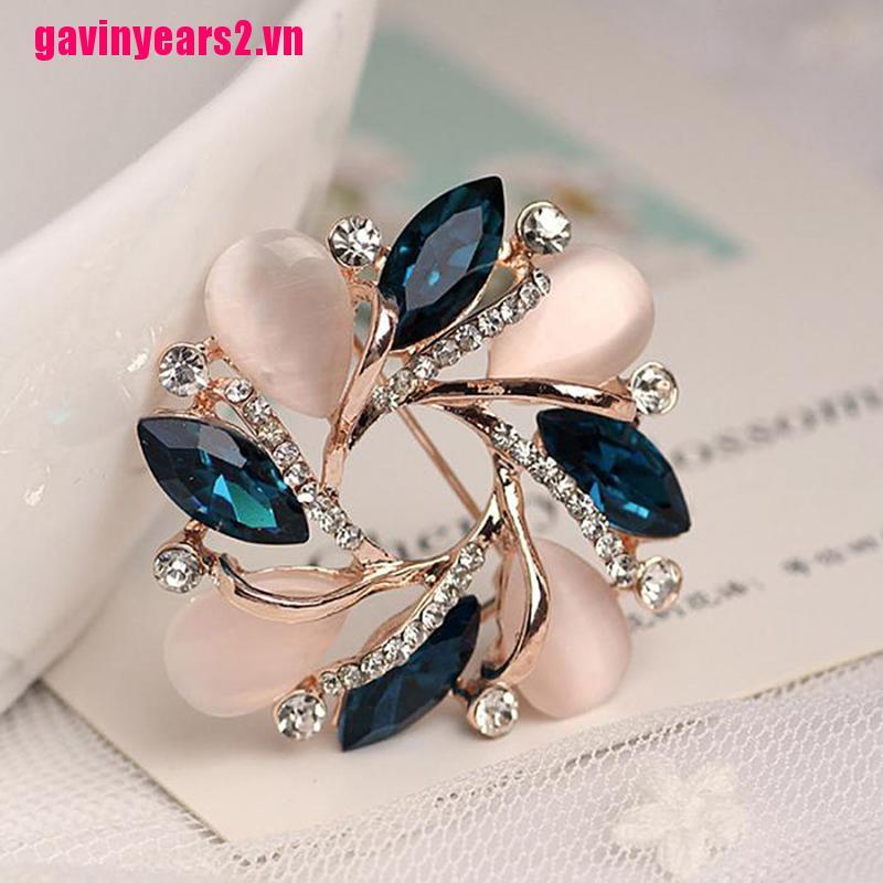 Ghim Cài Áo Đính Đá Sang Trọng