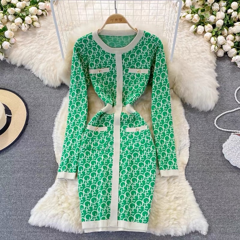 Đầm body tay dài họa tiết, đầm dài tay cổ tròn phối viền kem