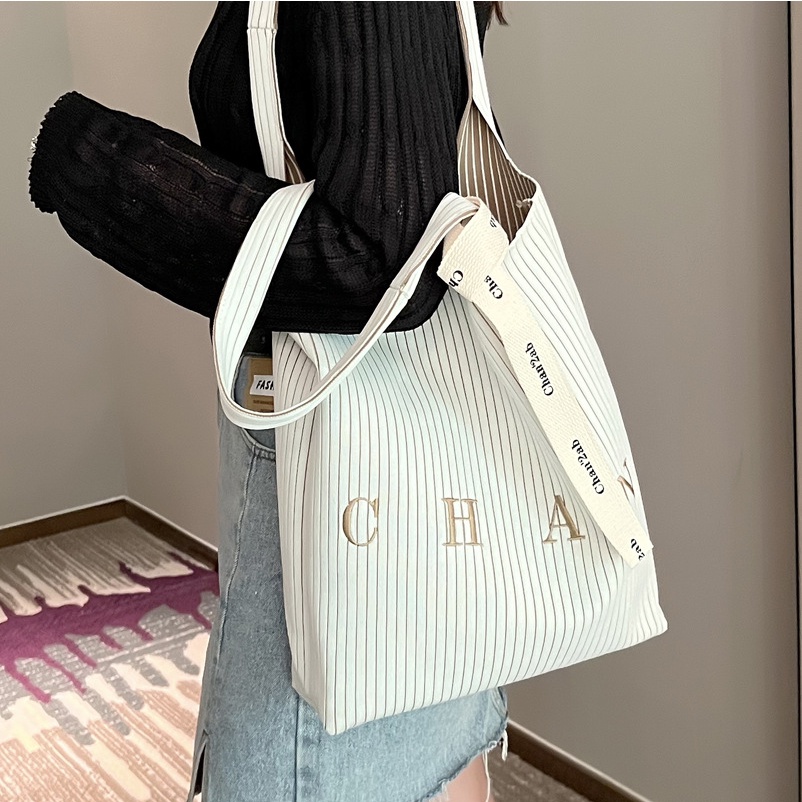 Túi xách đeo vai JASMIN NOIR vải bạt phối tua rua thời trang sành điệu dành cho nữ