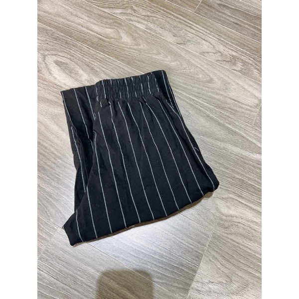 Quần xuất linen đen