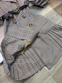 2Váy kẻ giả vest