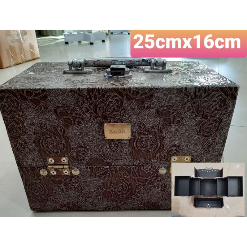 Cốp trang điểm ZARA 25cmx16cm, in hoa văn nổi, có khoá chắc chắn SIÊU XỊN LUÔN KHÁCH ƠI!!!