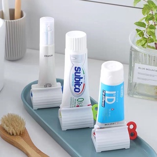 Dụng cụ nặn kem đánh răng ( shop giao màu ngẫu nhiên )