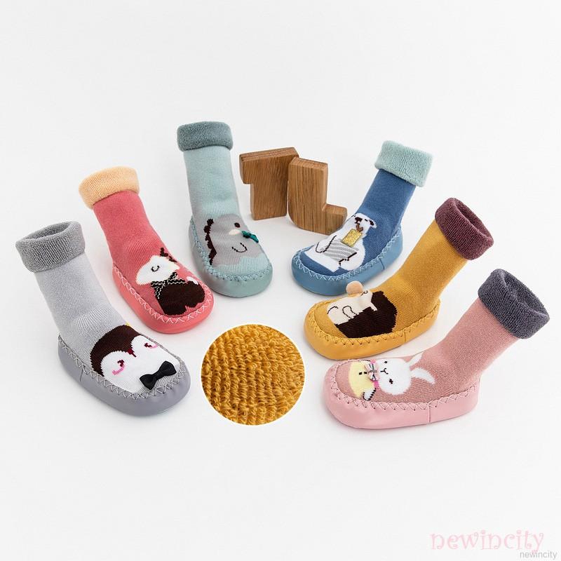 Vớ cotton giữ ấm chân chống trượt in họa tiết xinh xắn cho bé