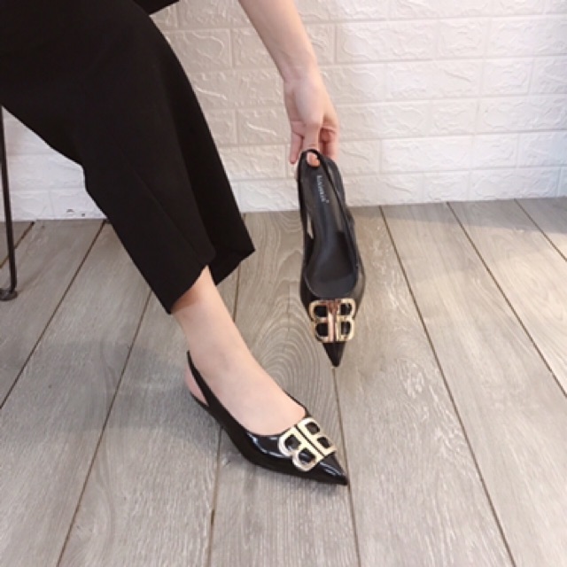 Sandal khoá bb
