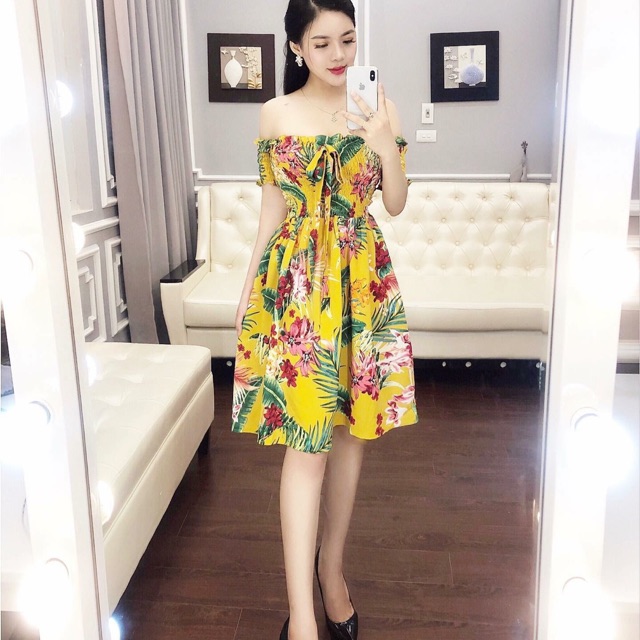 Váy hoa trễ vai