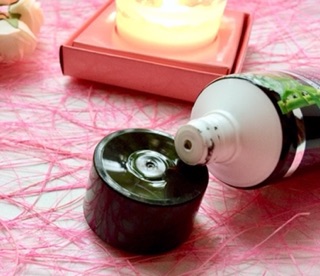 Mặt nạ đất sét giảm Mụn Black Clean