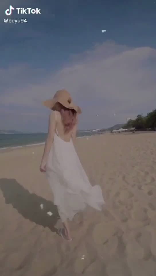 Váy Đầm Maxi Yếm Đi Biển Hai Tầng Hở Lưng Sang Chảnh | BigBuy360 - bigbuy360.vn