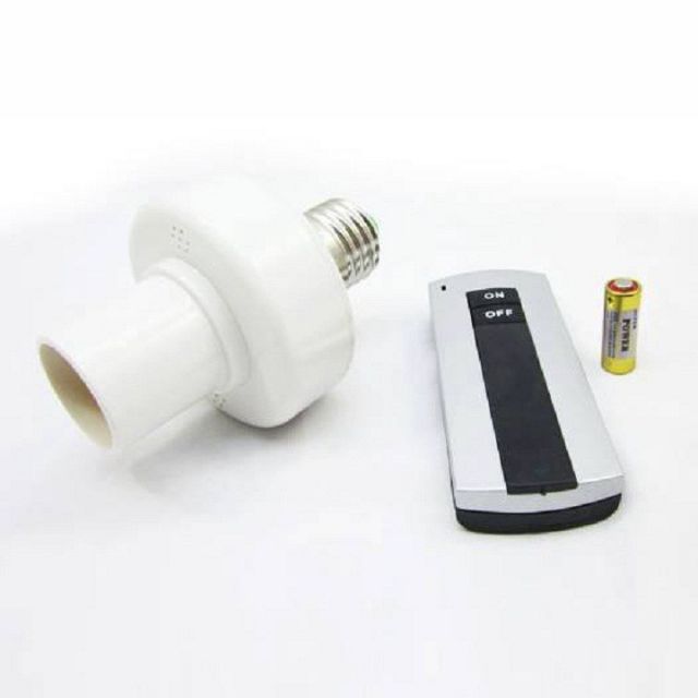 Đuôi  Bóng Đèn E27 Không Dây 220v Kèm Điều Khiển Từ Xa