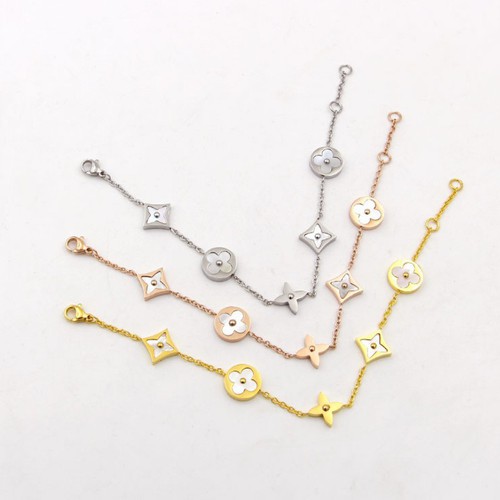 Lắc Tay Hoa Văn Titan Ko Đen TT 3221