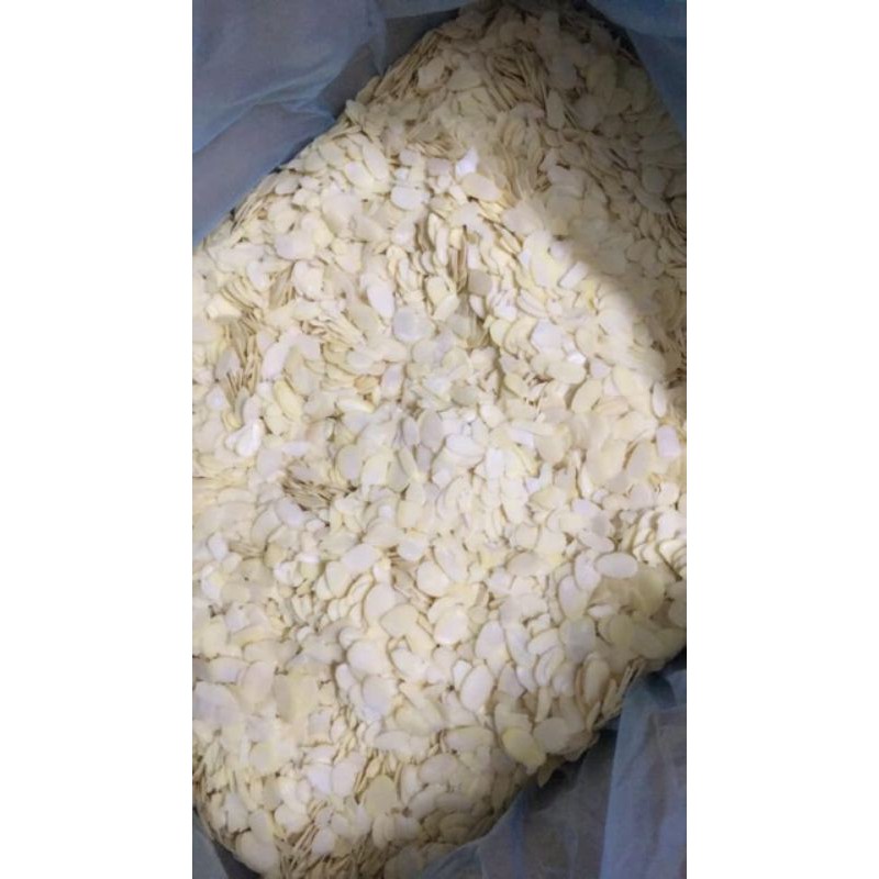 Hạnh nhân cắt lát dùng nấu chè khúc Bạch,trang trí bánh mix các loại...