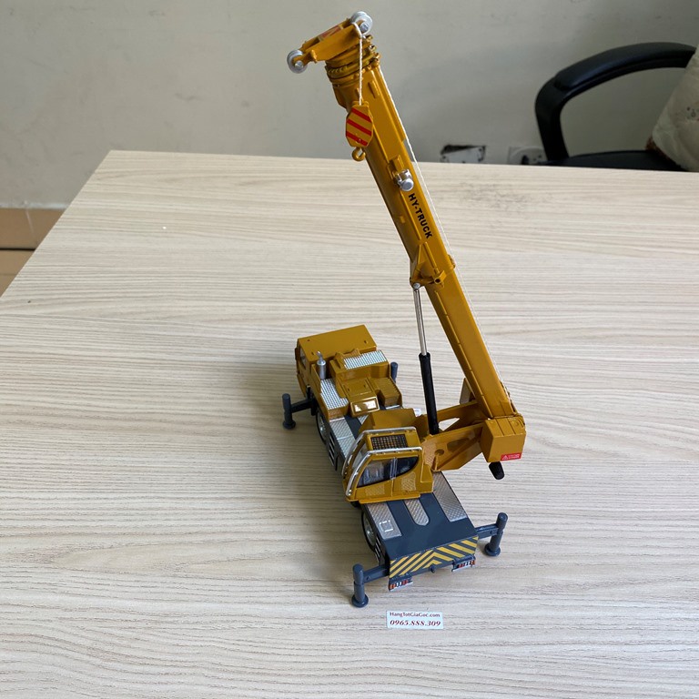 Mô hình xe cần cẩu tỉ lệ 1:50 bằng hợp kim siêu to, cần có thể rút dài –