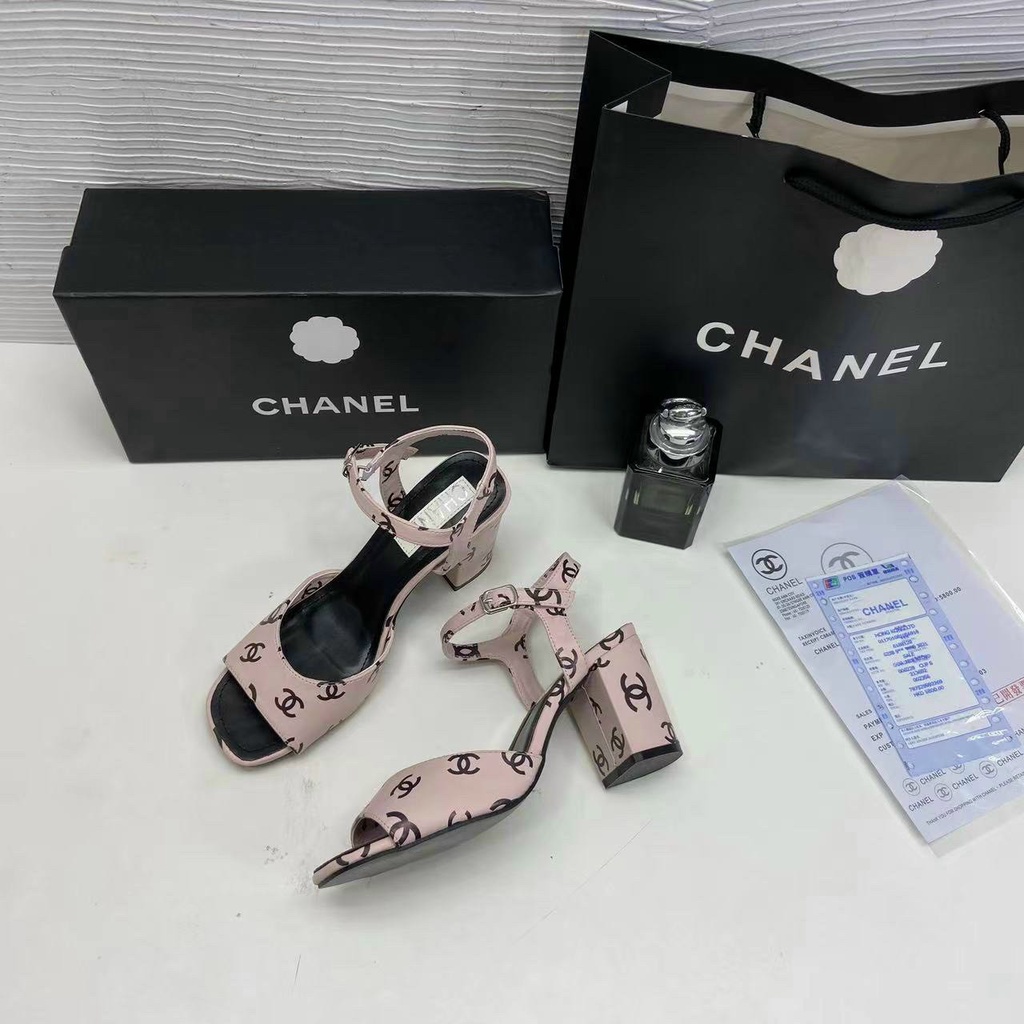 Sandal nữ họa tiết C C quai ngang gót cao Nguyên hộp hãng cao cấp
