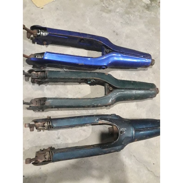 Dàn phuột trước giò gà 81 hay 82 hay 86.rin rã xe.nguyên xi có trầy.hơi sét.