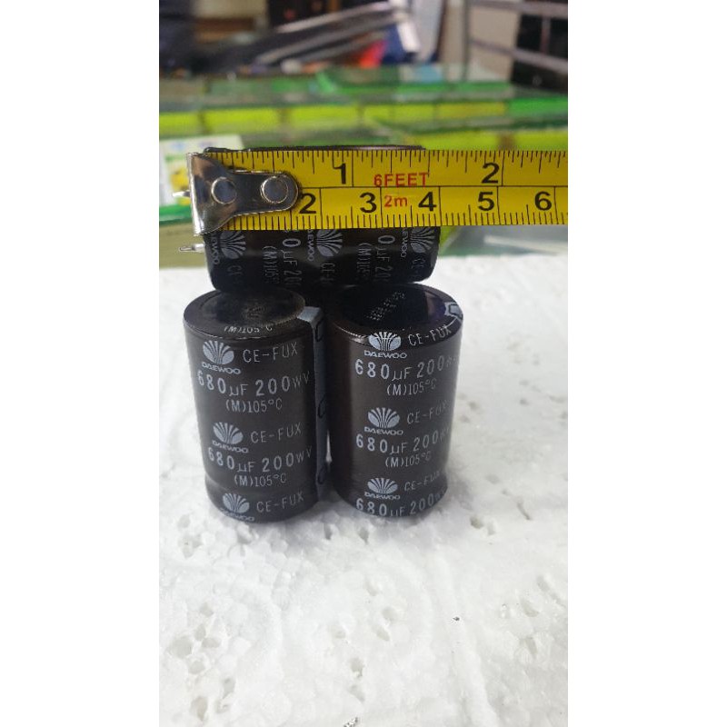 Tụ 680uf -200v giá 1c