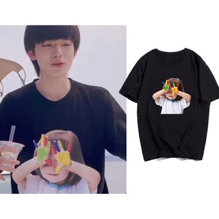 Áo phông đen trắng IN HÌNH Bé gái nghịch màu nước Tống Á Hiên Thời đại thiếu niên đoàn TNT Teens in time idol thần tượng